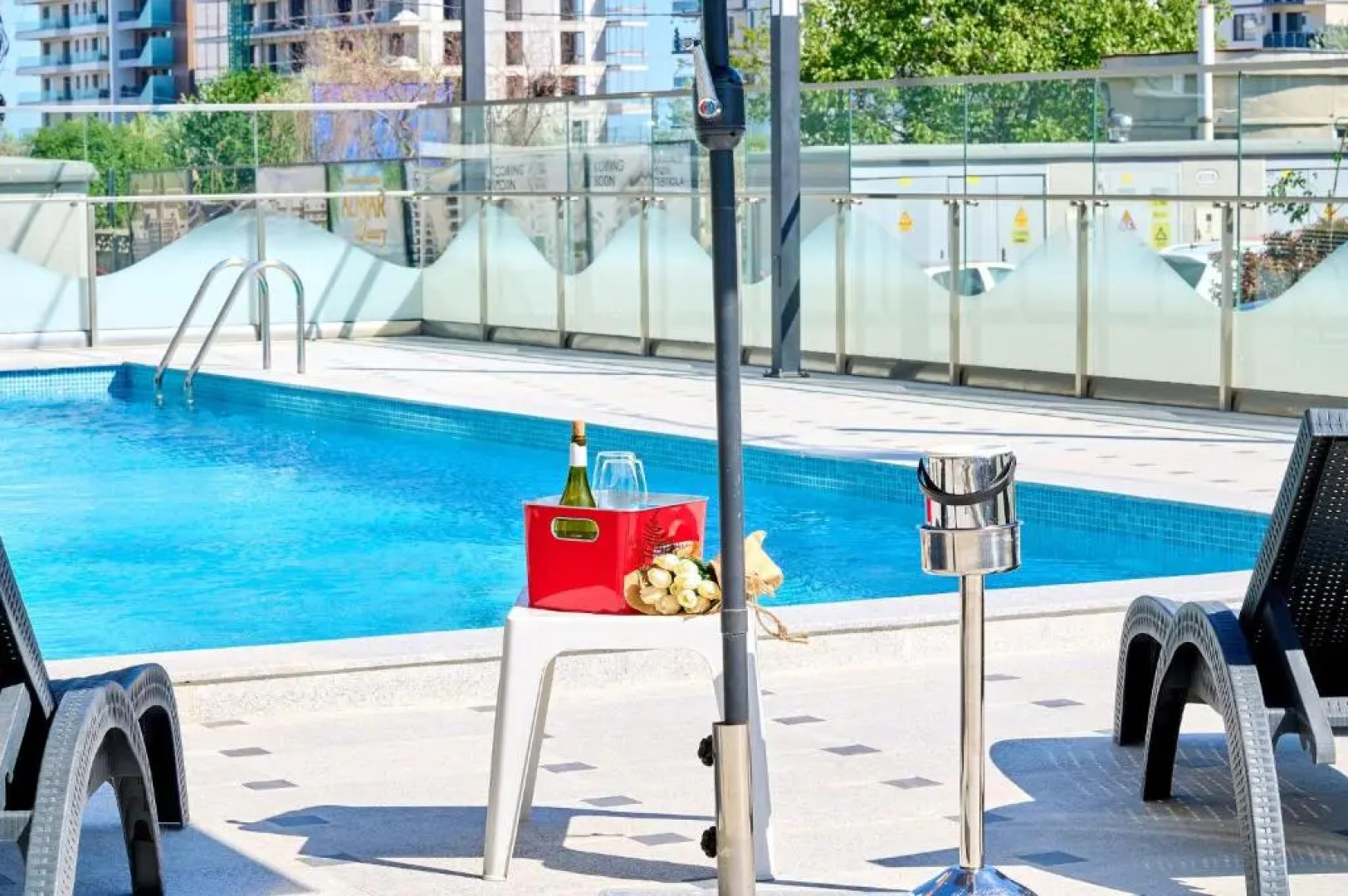 Color Studios in Nord10 - Pool & playground