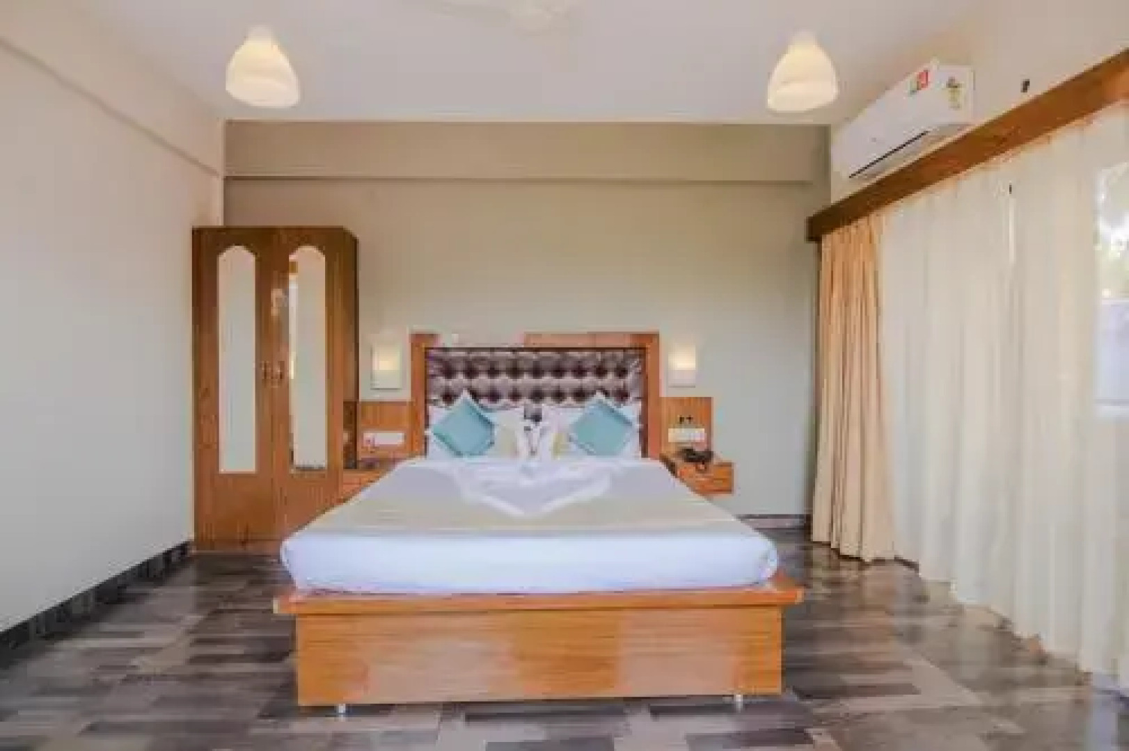 Royale Nirvana Resort