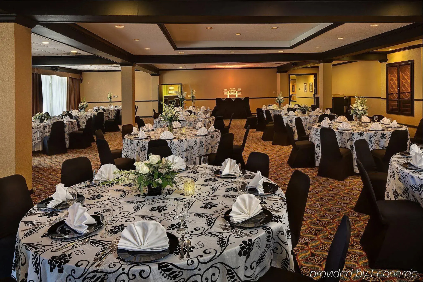 Historic Whispering Woods Hotel & Conference Center