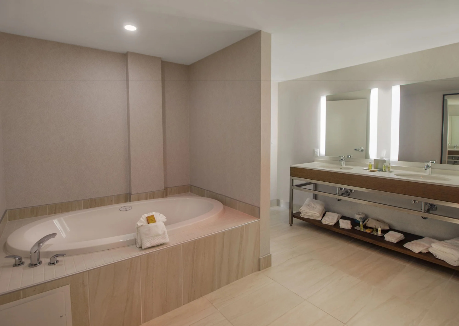 DoubleTree by Hilton Hotel Niagara Falls New York