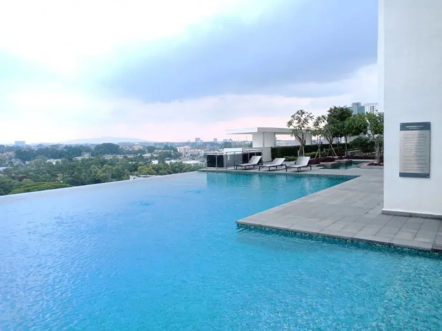 1Tebrau Premium Suites by 12stay