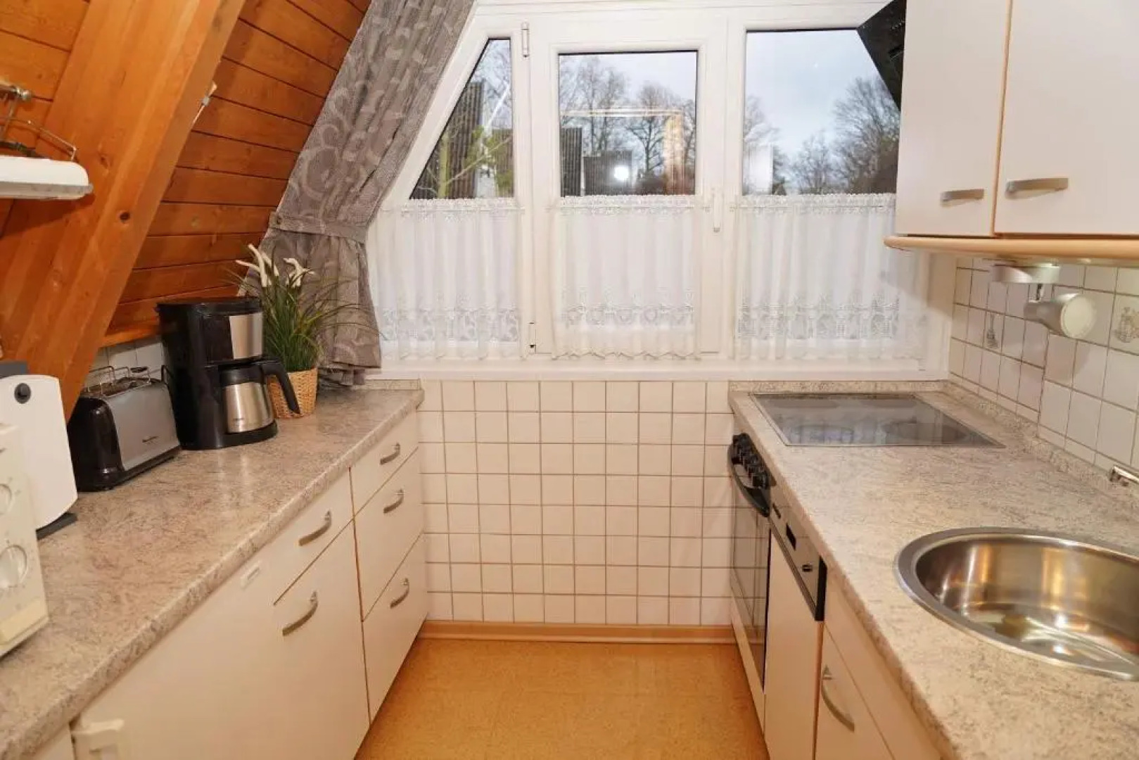 Zeltdachhaus mit W_LAN _ 2 x TV