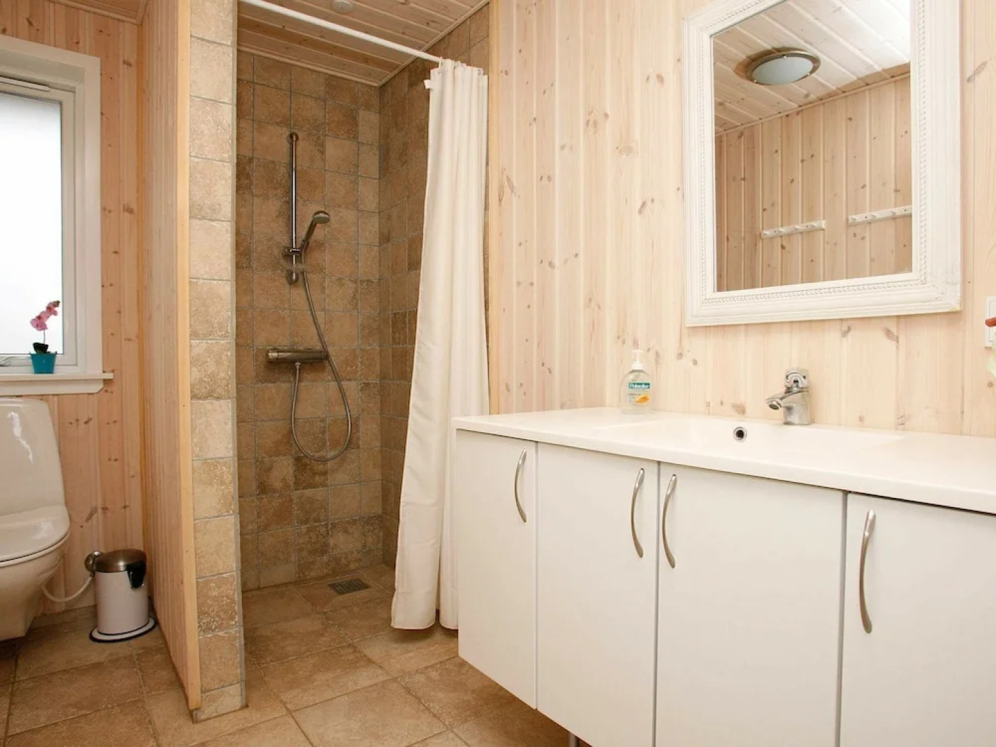 Elite Holiday Home in Vinderup With Private Pool