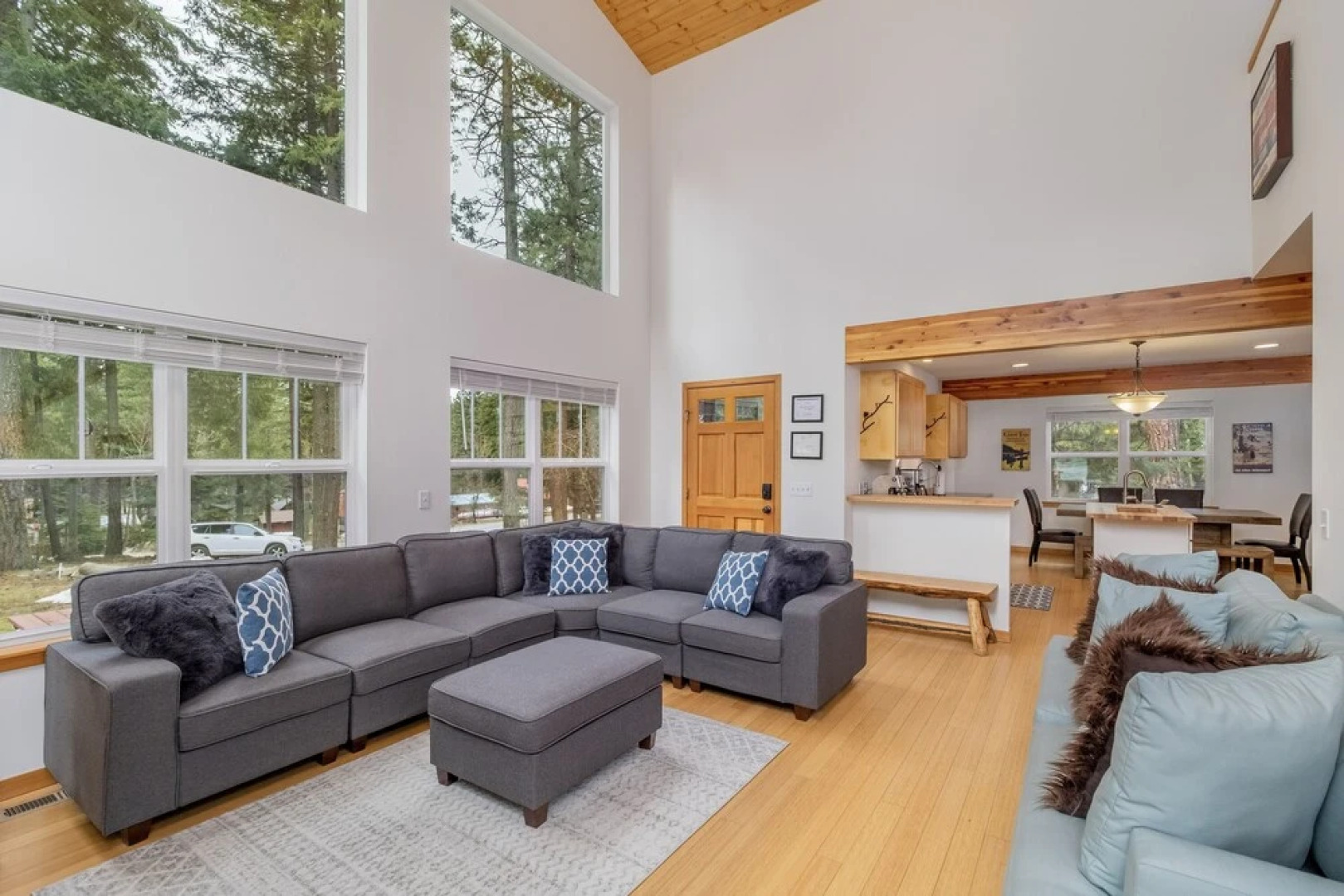 Just Plain Getaway 3 Bedroom Home by NW Comfy Cabins by RedAwning