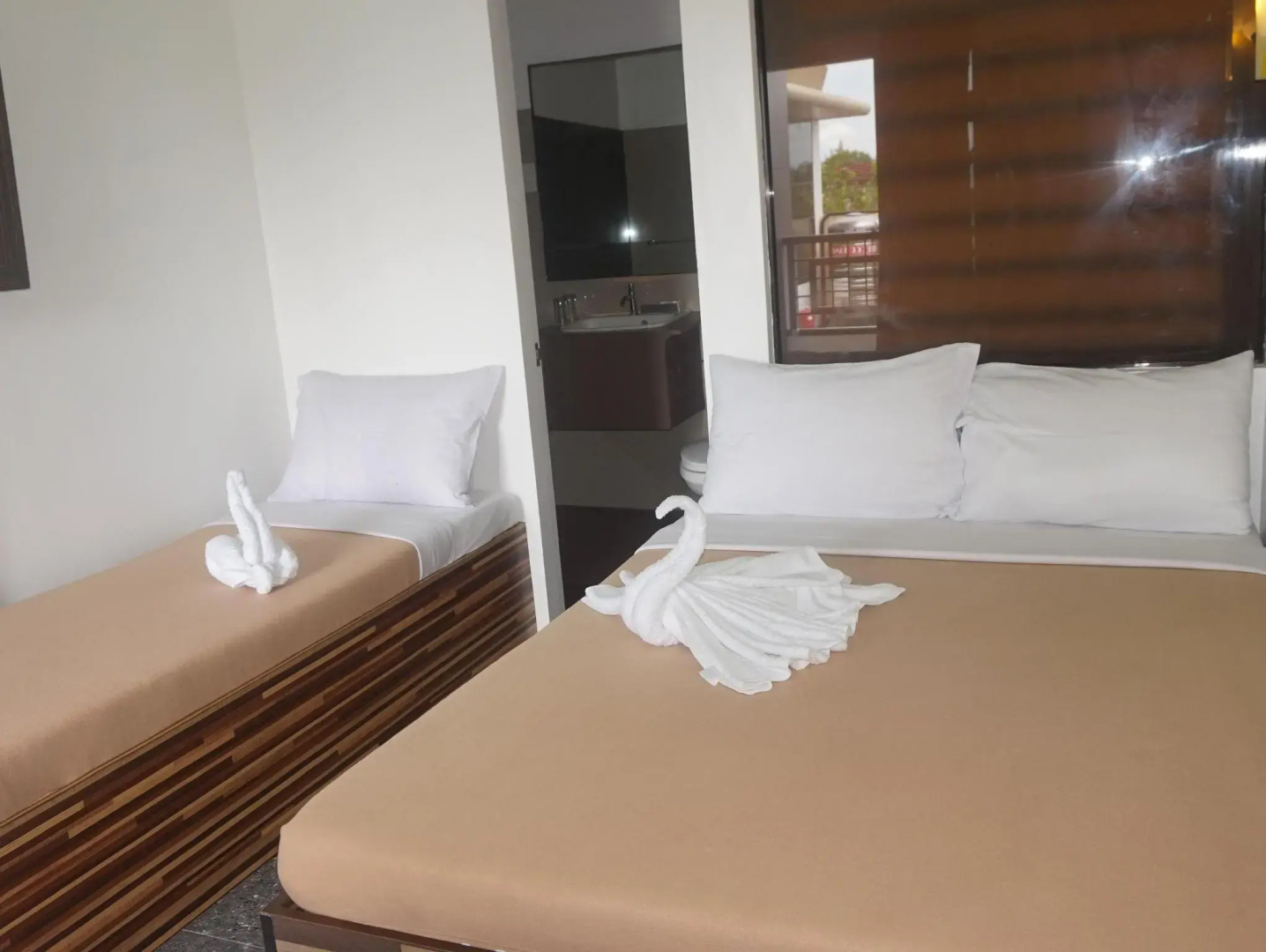 Zanrock MicroHotel