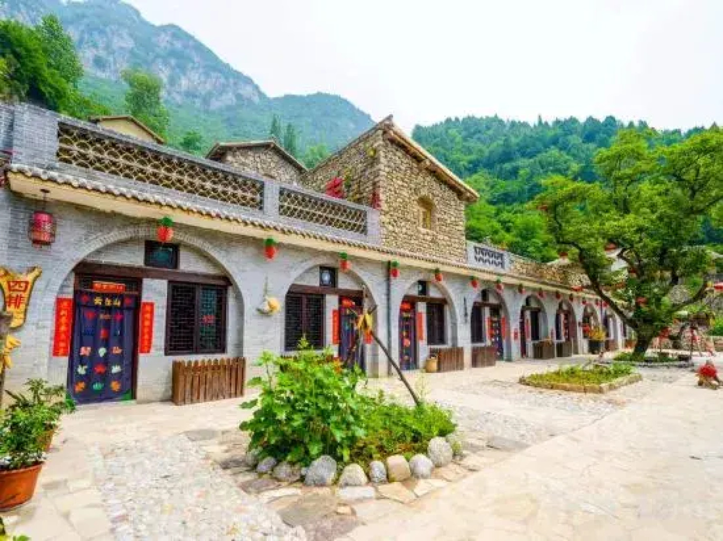 Mount Yunqiu Yaodong Courtyard