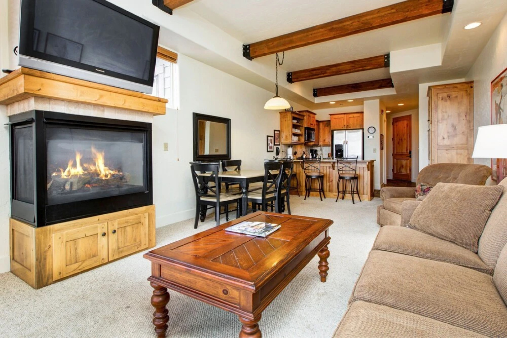 2BR Newpark Townhouse with Hot Tub by RedAwning