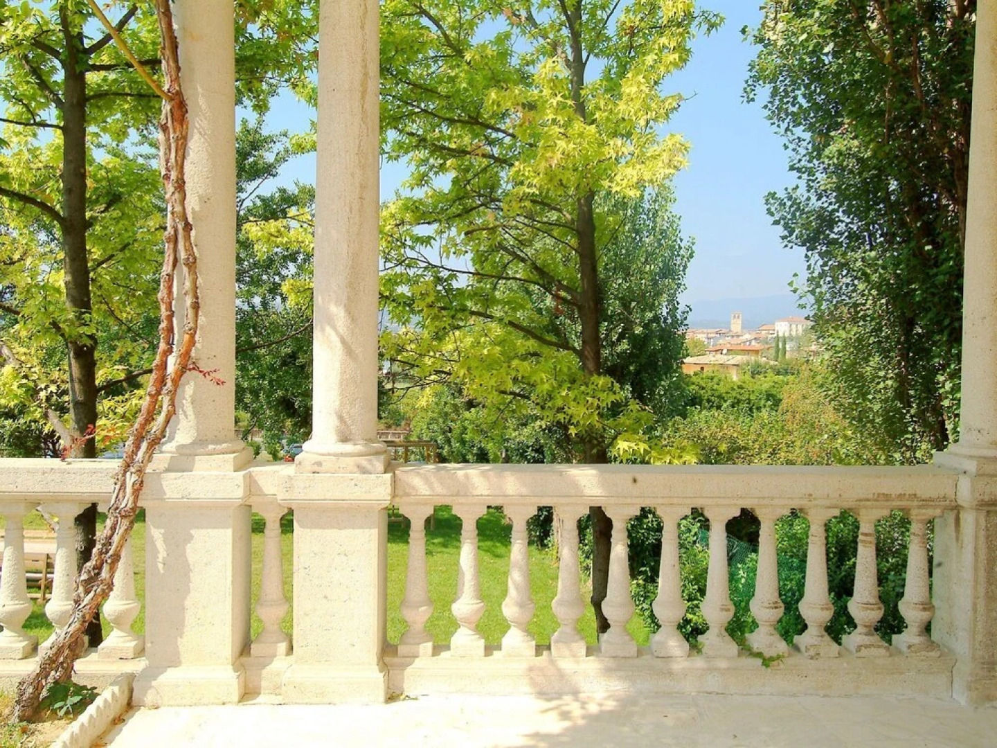 Cozy Holiday Home In Manerba del Garda With Pool