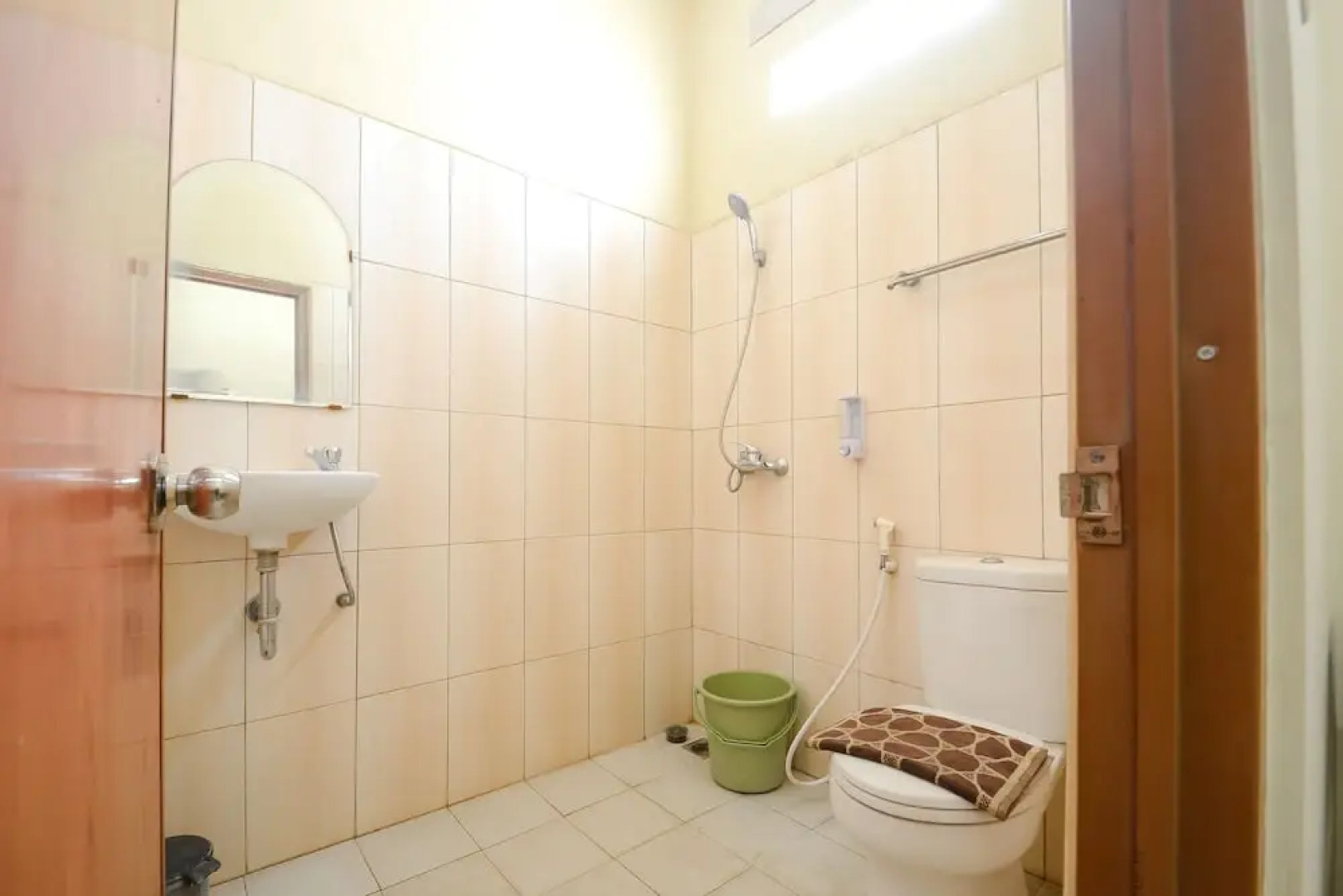 普哇加达艾里西芭图拉亚KM15号酒店(Airy Eco Cibatu Raya KM 15 Purwakarta)