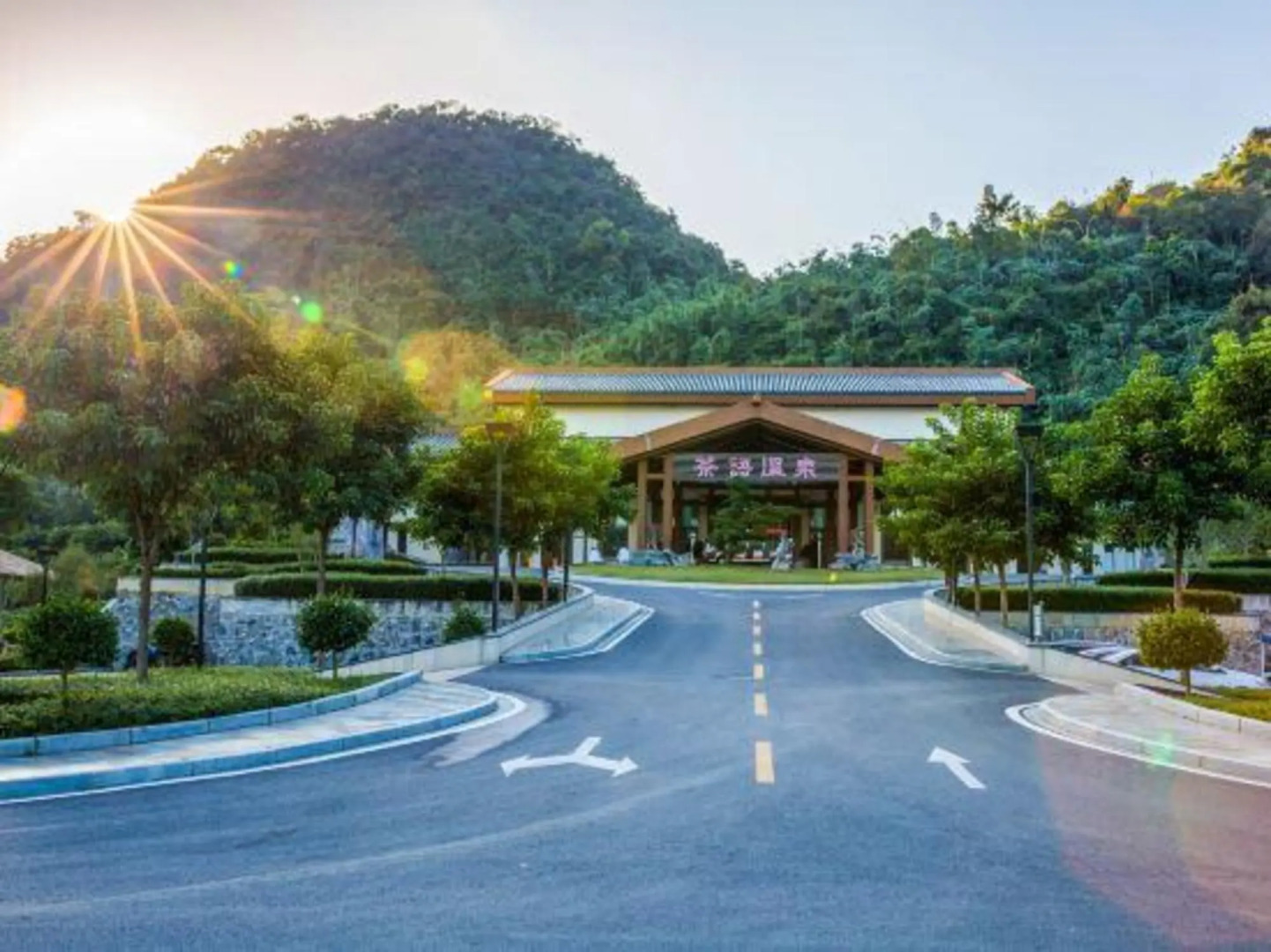 BJG Swan Lake Hot Spring Hotel