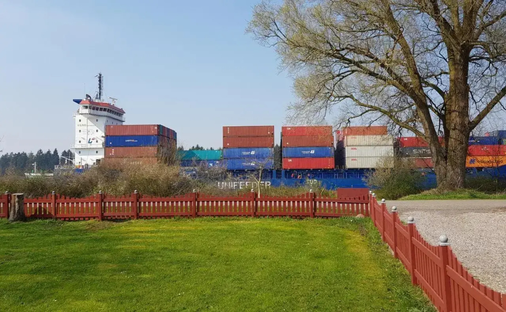 Ruhige Ferienwohnung direkt am Nord-Ostsee-Kanal