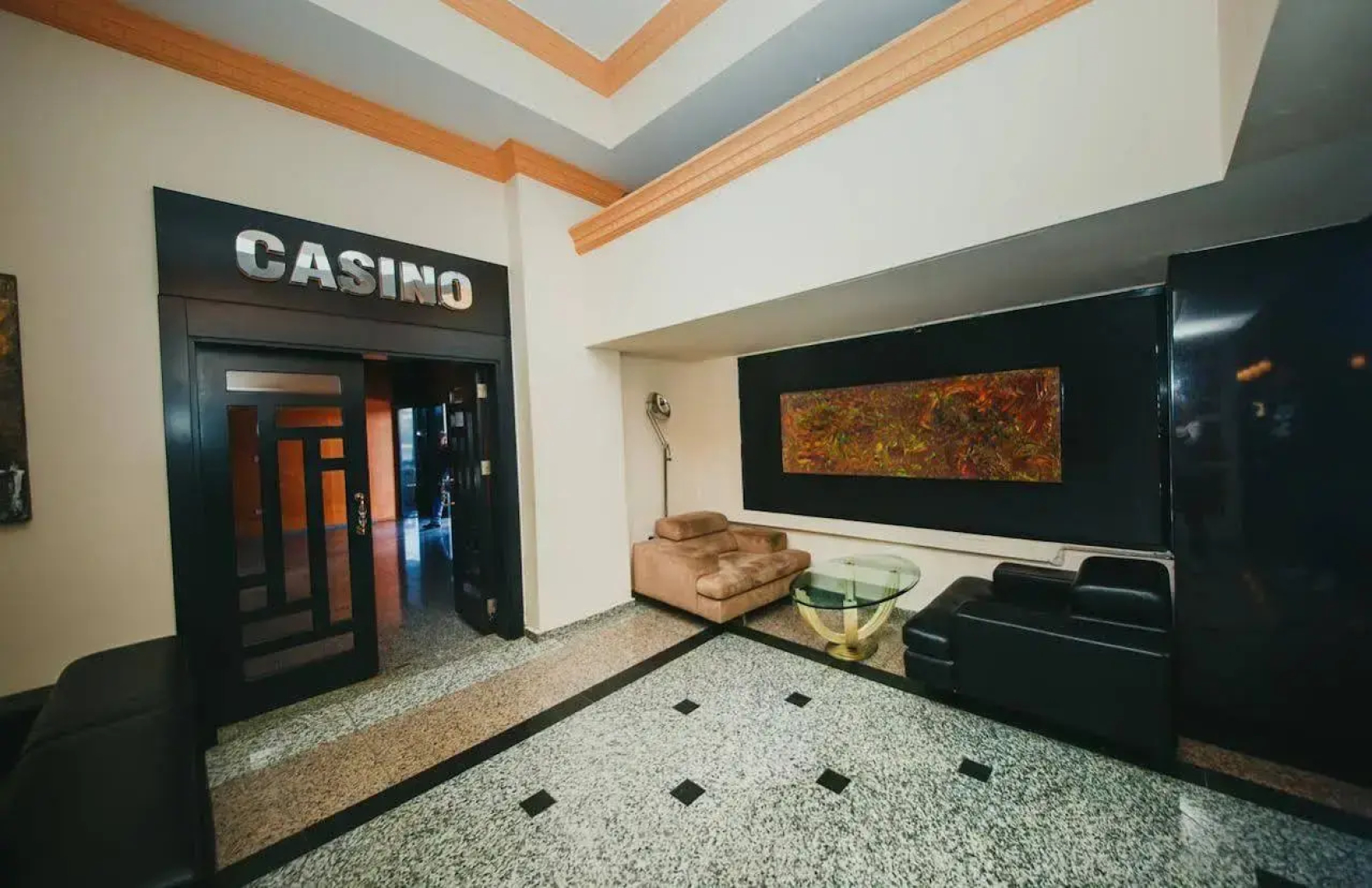 City Royal Hotel