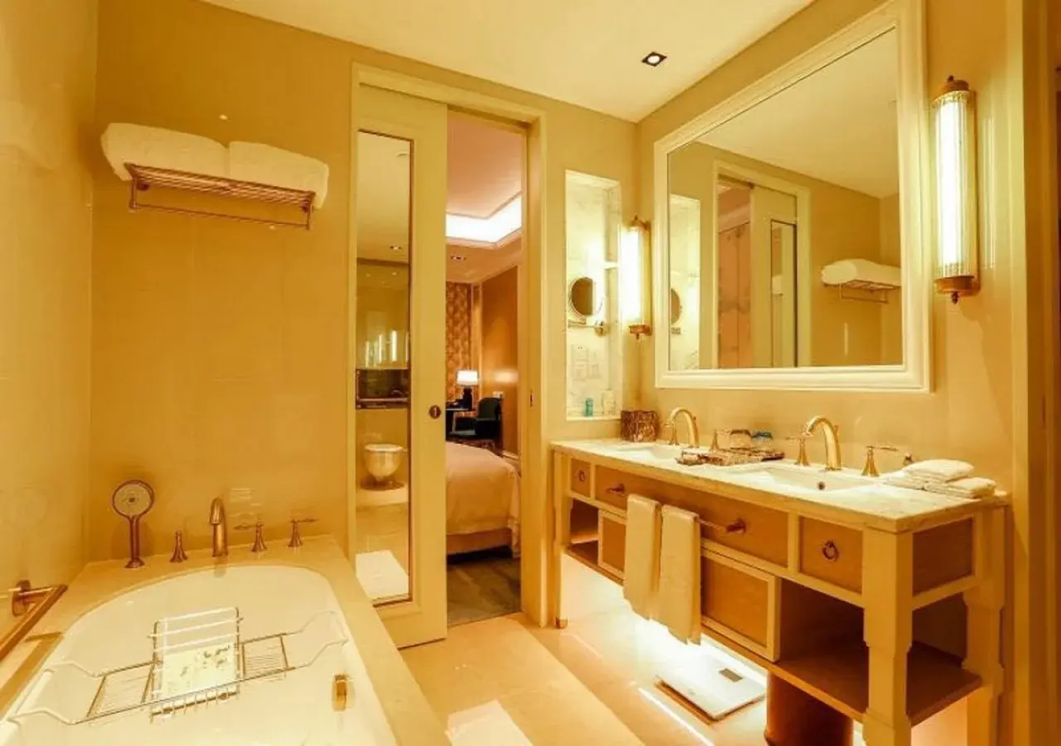 Hotel Plaza Carnival Qingdao