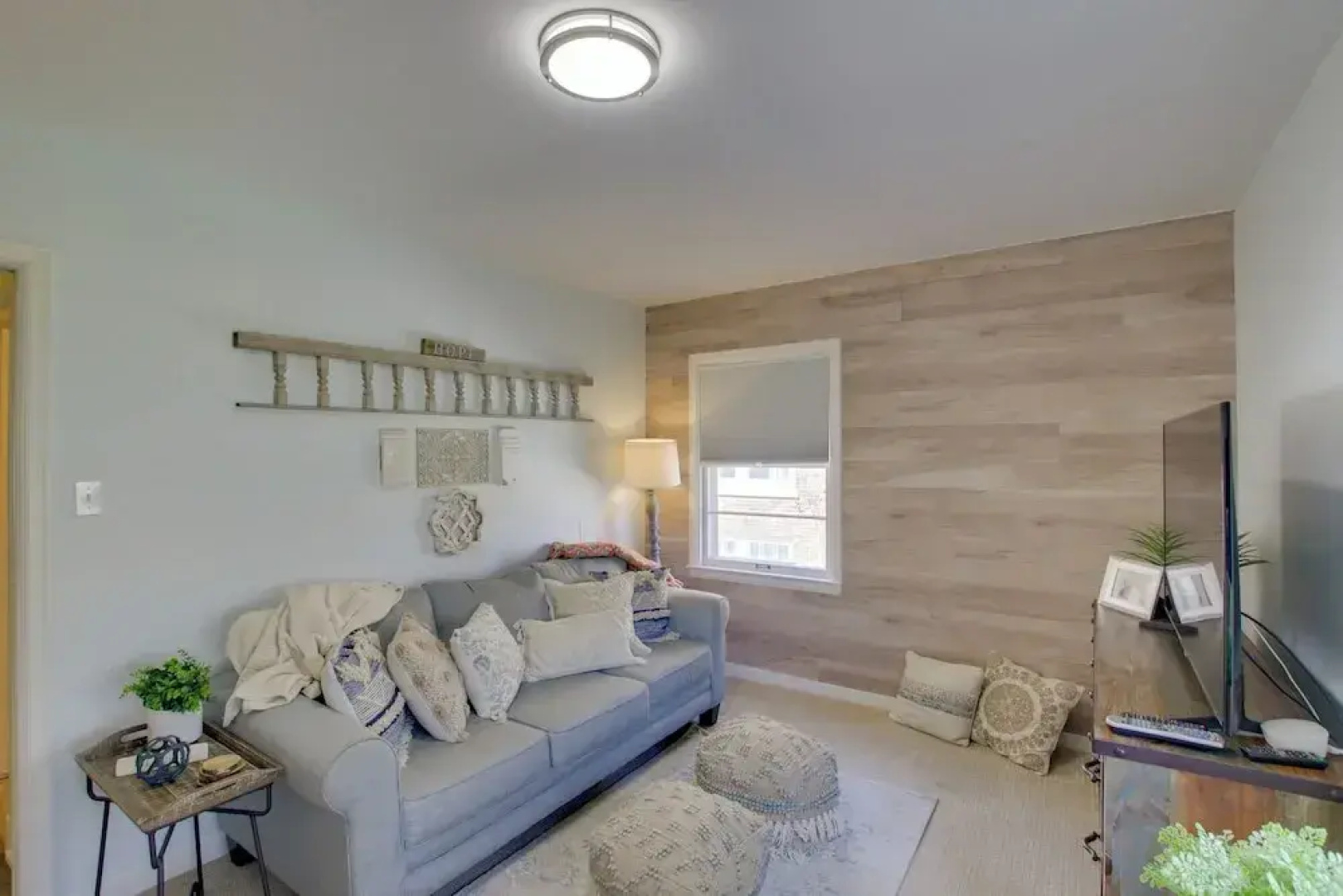 Family Home, 1 Block to Lake Michigan Beach!