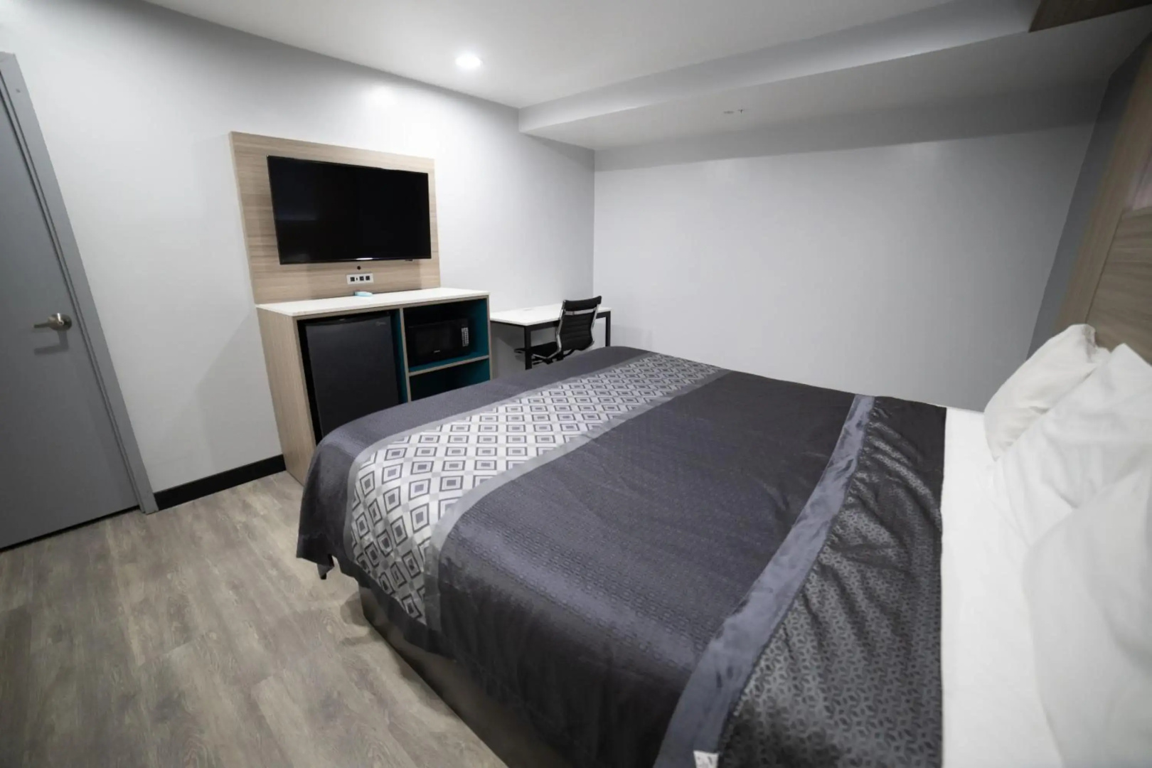 Express Inn & Suites