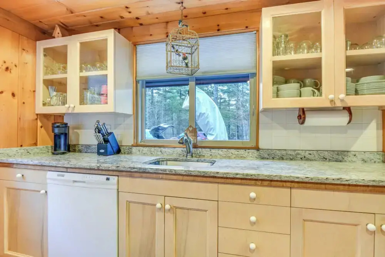 Charming Tamworth Cabin w/ Grill & Fireplace