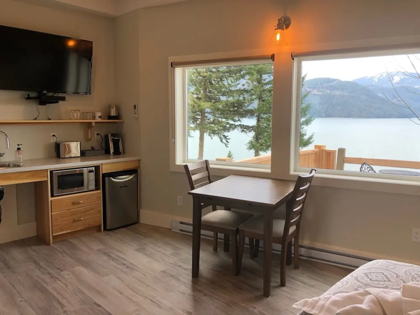 The Lodge on Harrison Lake