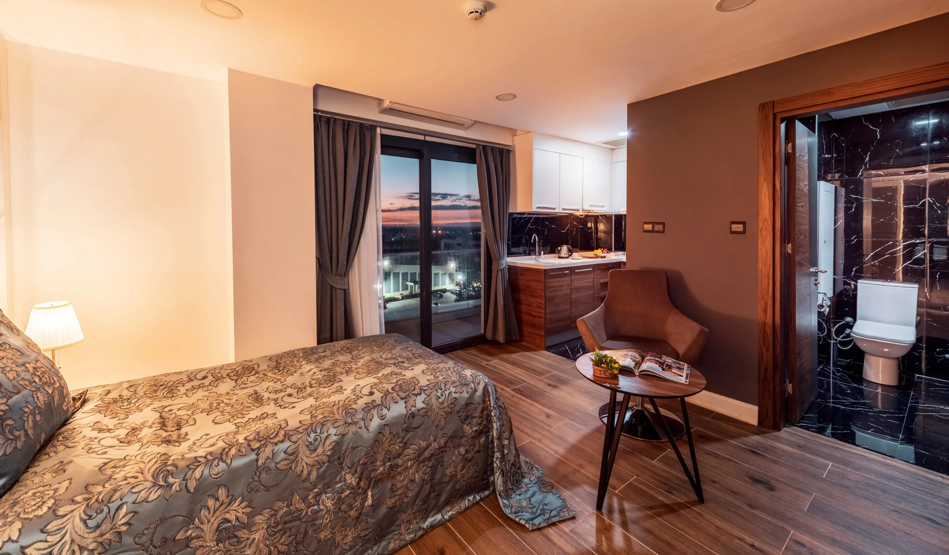 Novel Centre Point Hotel