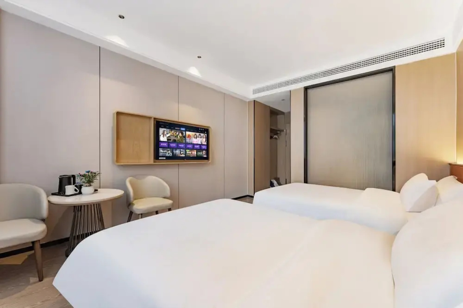 Wanzai Yijia La Maison Hotel