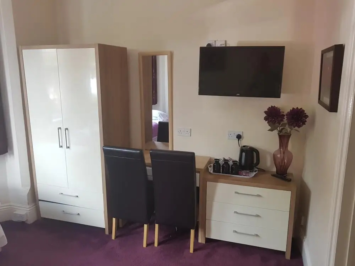 White House View Guest House