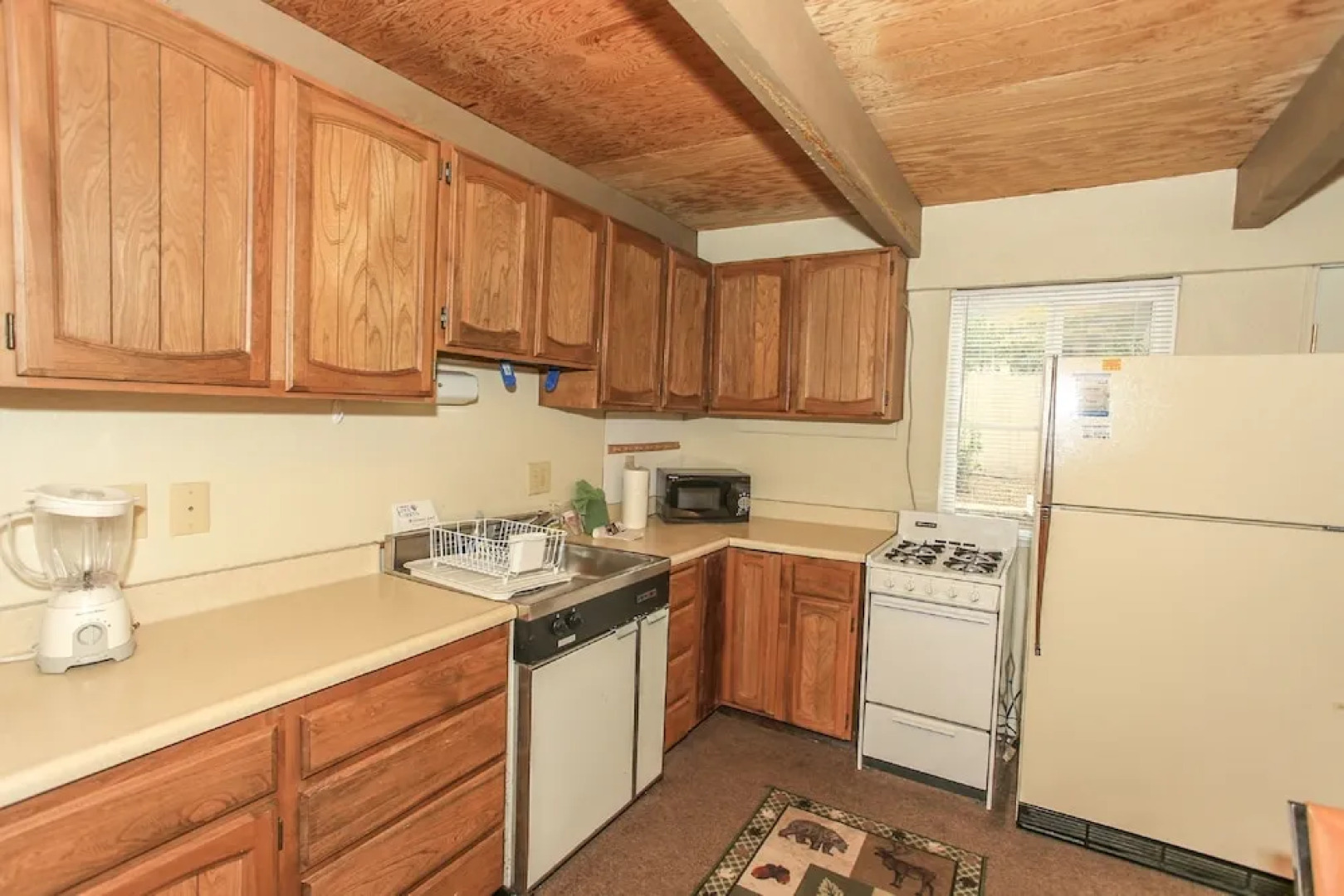 Bearly Rustic - 2BR 1BA, WiFi, Nice Back Yard for Snow Play