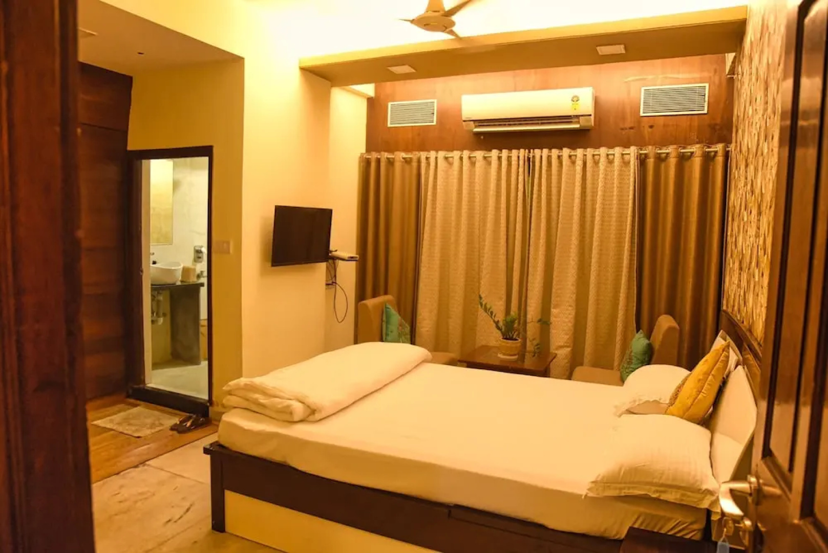 Royal Palms Luxury Rental Apartments