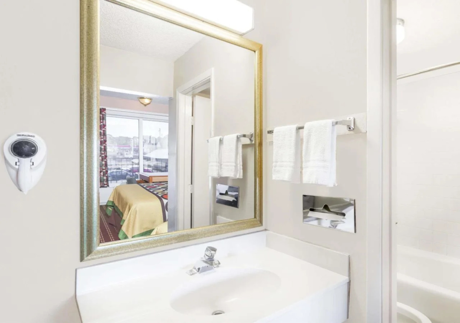 Arya Inn & Extended Stay