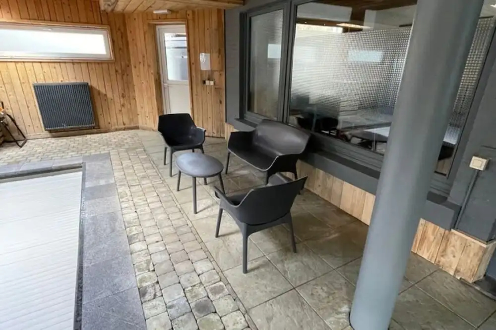Large Group House with Welness Equipment & Swimming Pool near Malmédy
