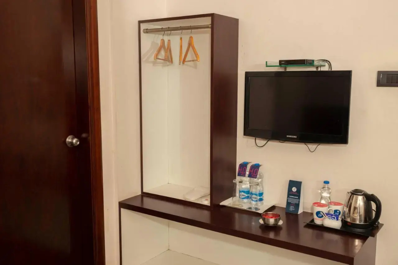 Vits By Spree Hotels Le Pebble