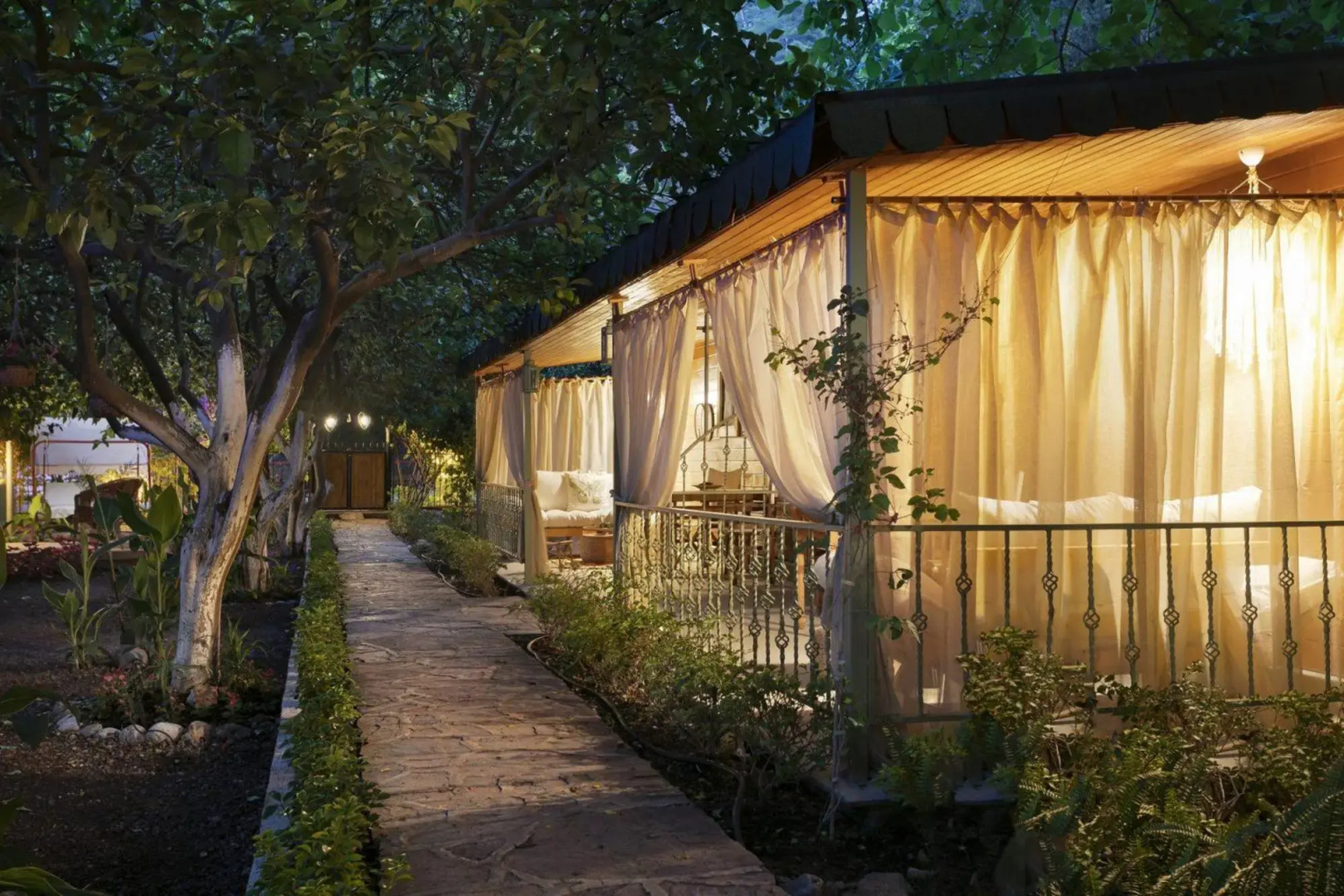 Gayb-i Bungalows by Naturelife