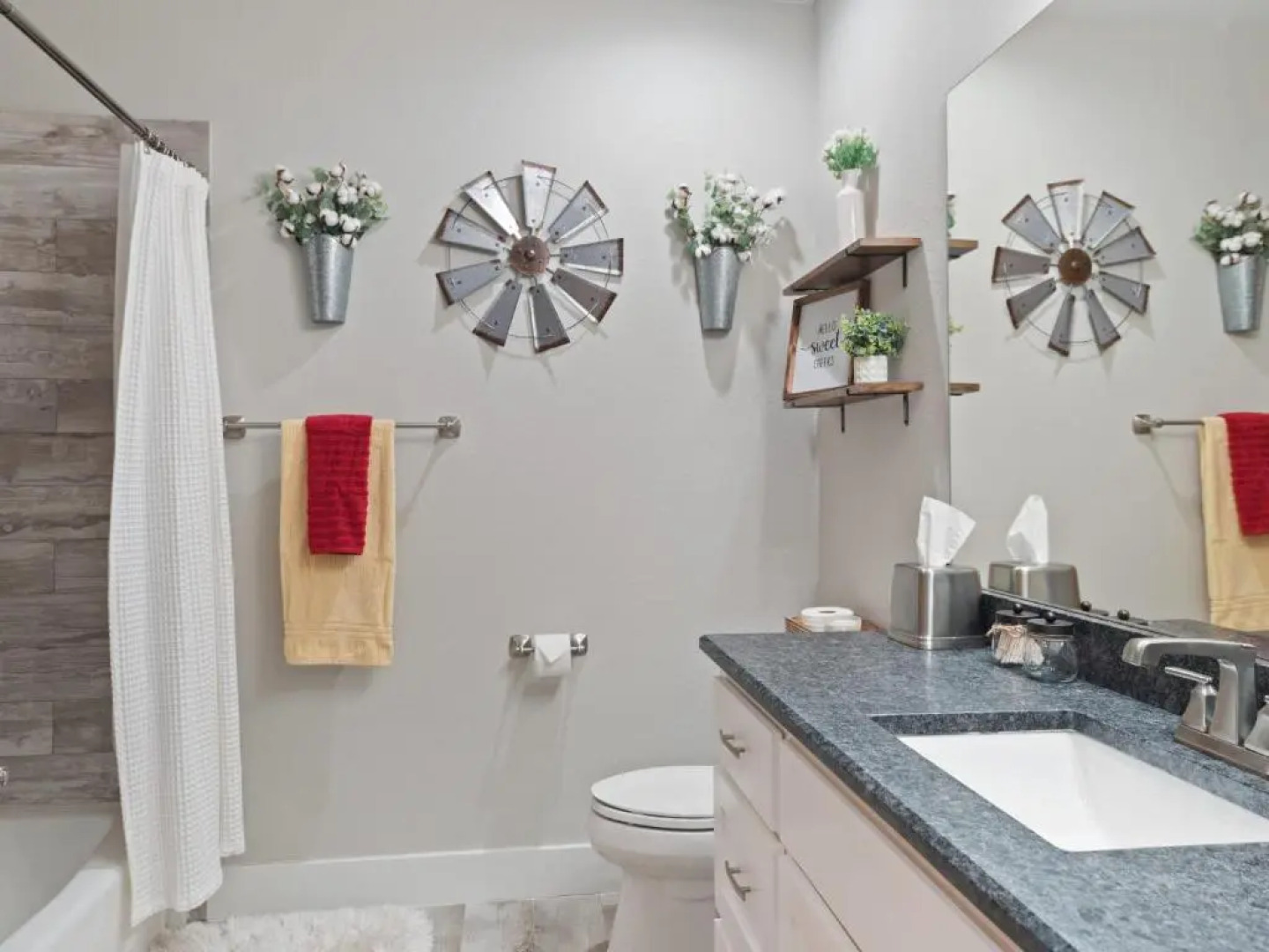 Hill Country Home with Covered Outdoor Patio and Fenced Yard