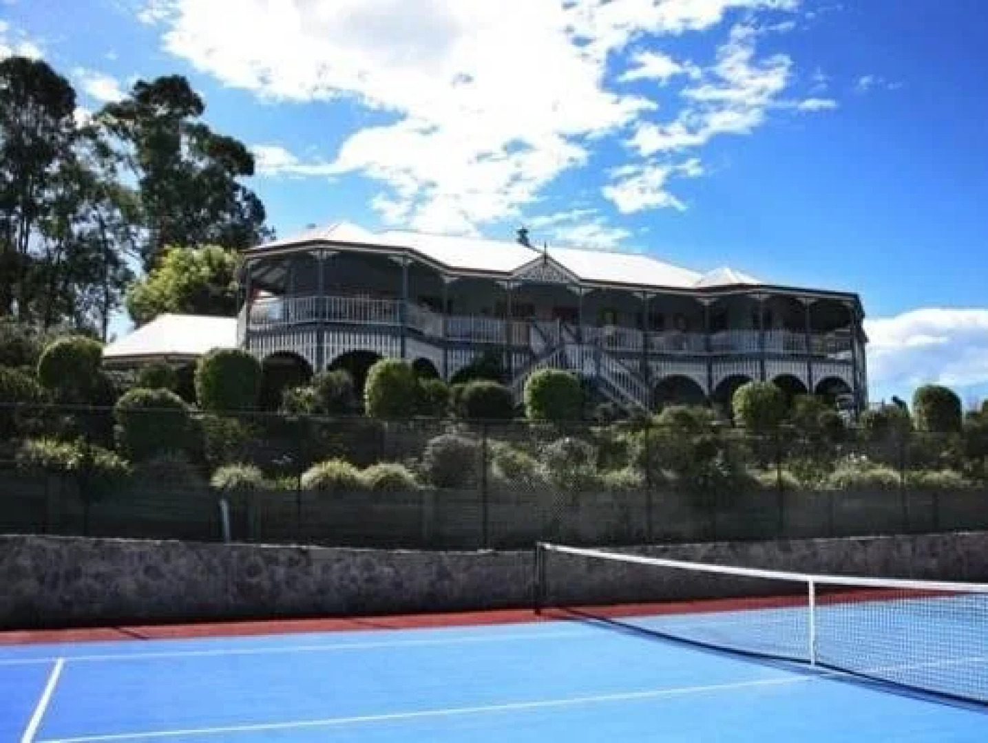 Jacaranda Creek Farmstay & B&B