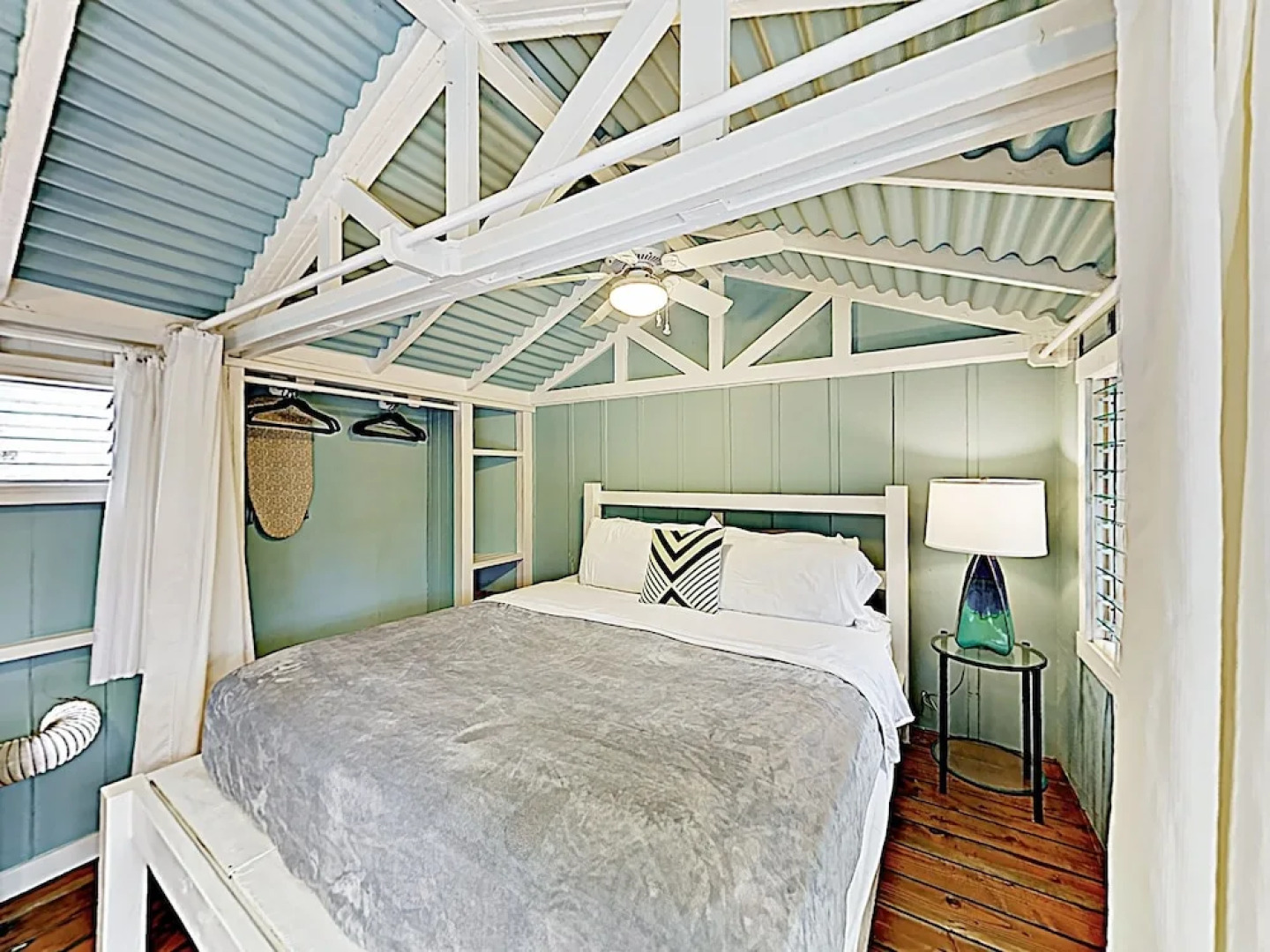 New Listing! Ohana Studio - Steps to Lanikai Beach cabin
