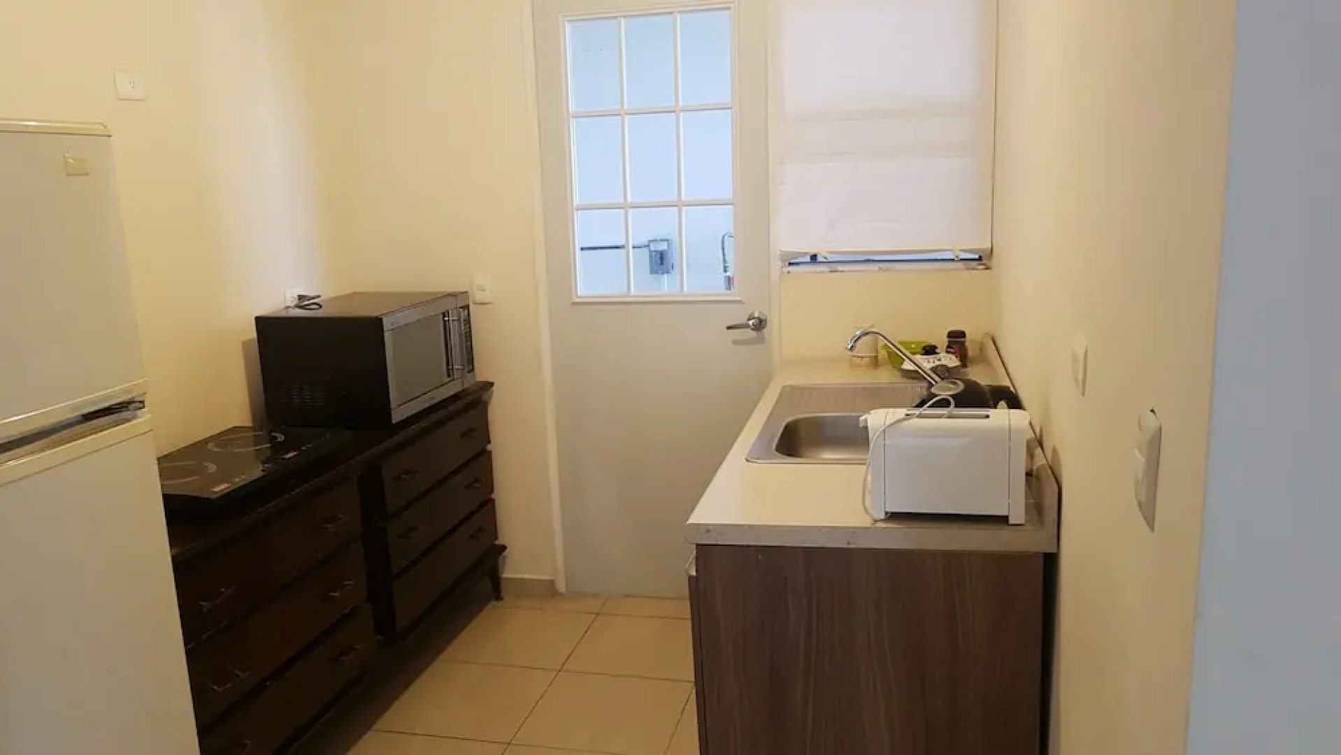 Comfortable Apartment, Secure and Private Complex, With Perimeter Fence