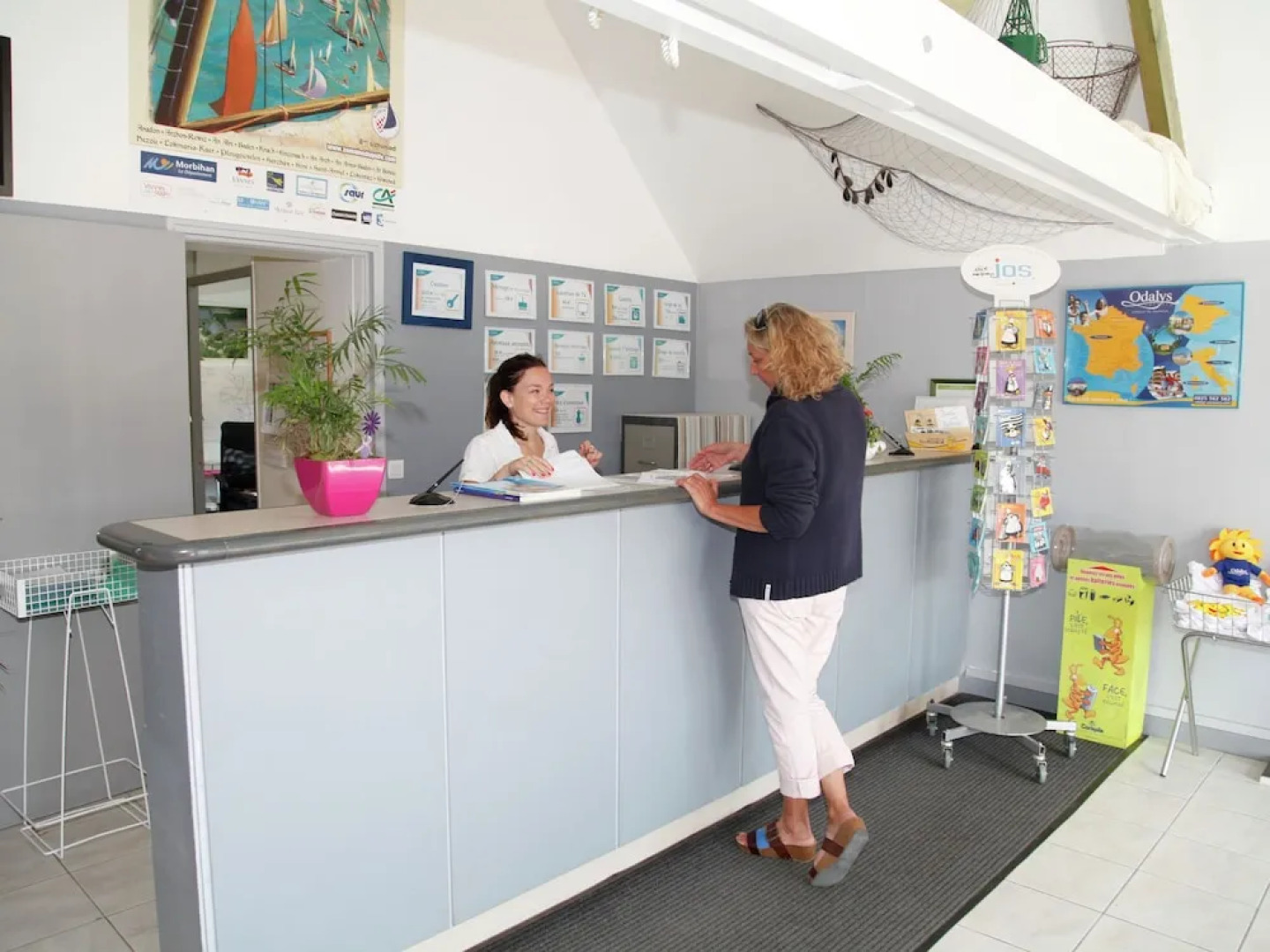 Well-kept chalet with a terrace at 800 m. from the beach