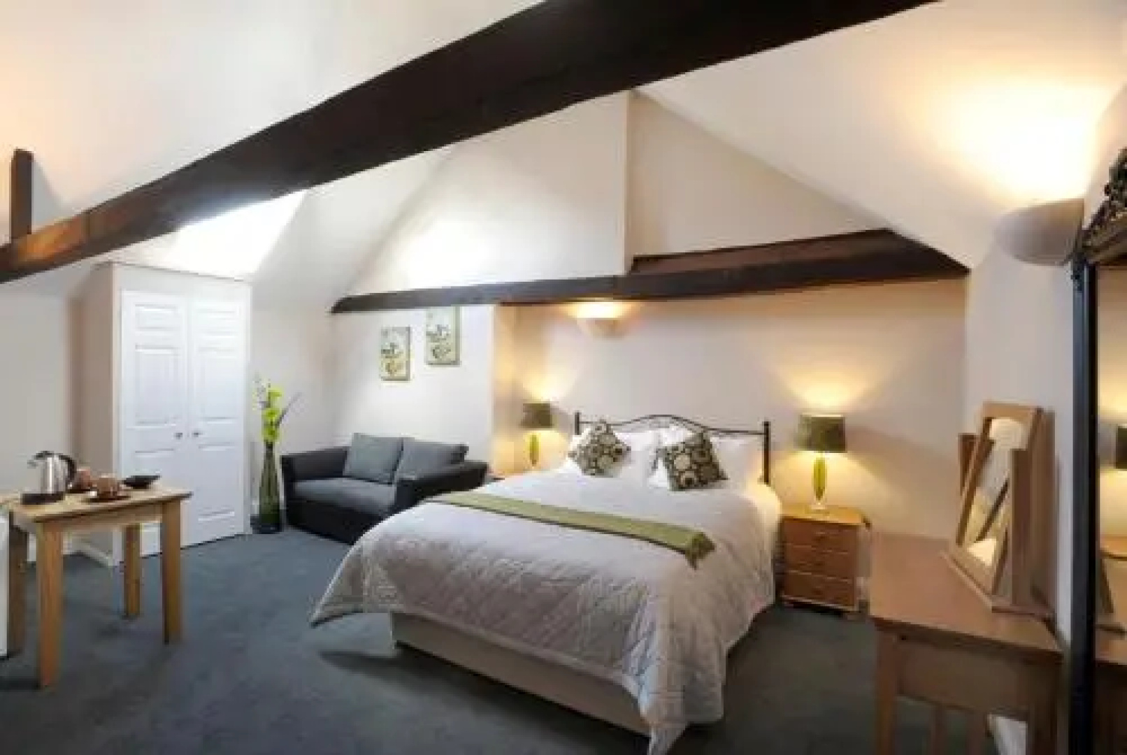 Trowel and Hammer Inn