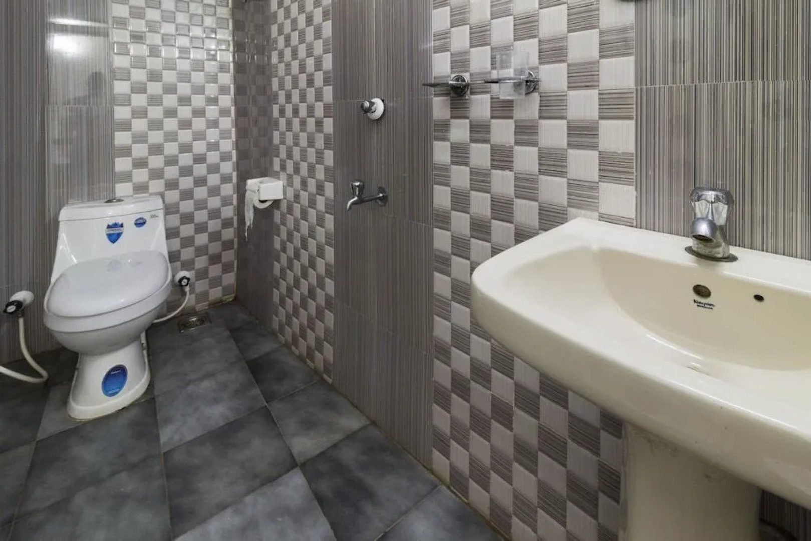 GuestHouser 3 BHK Houseboat 1b08