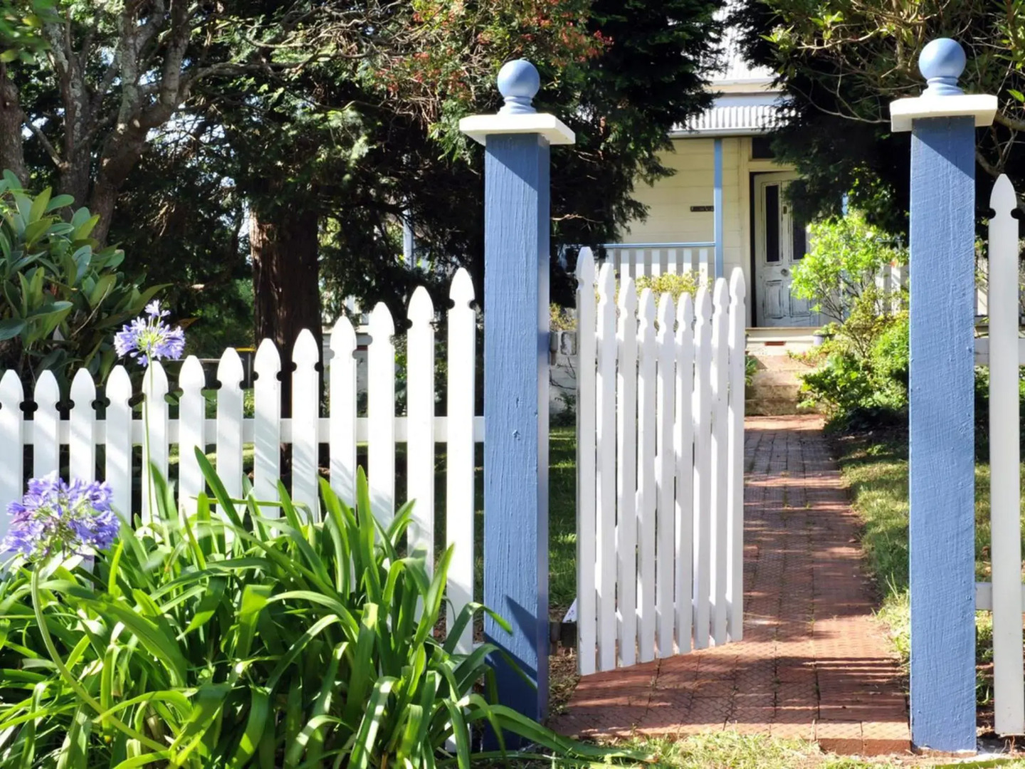 FAIRVIEW and STUDIO Gerringong 4pm check out Sundays