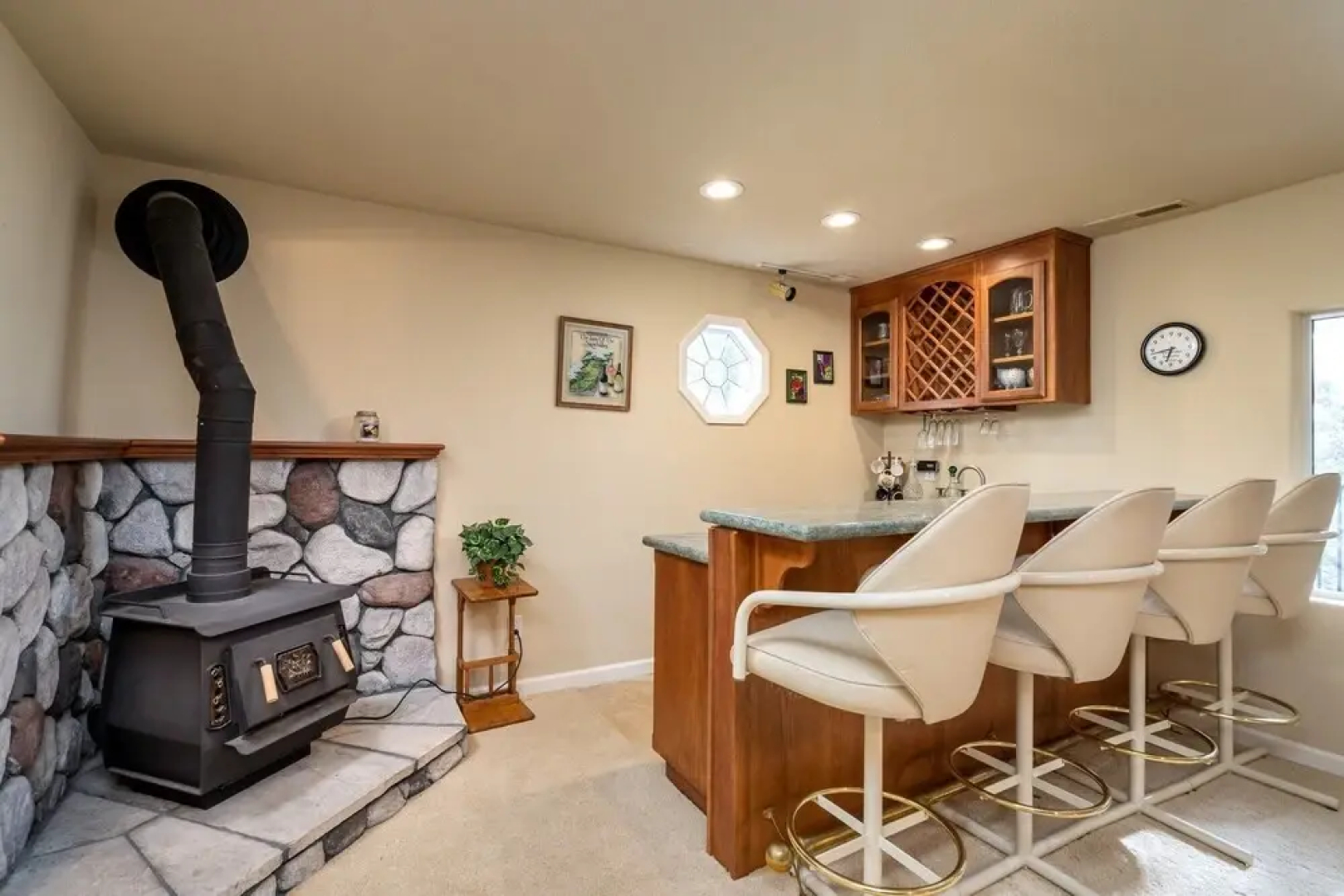 Happy Trails - Updated Home with Cozy Sunroom by Yosemite Region Resorts