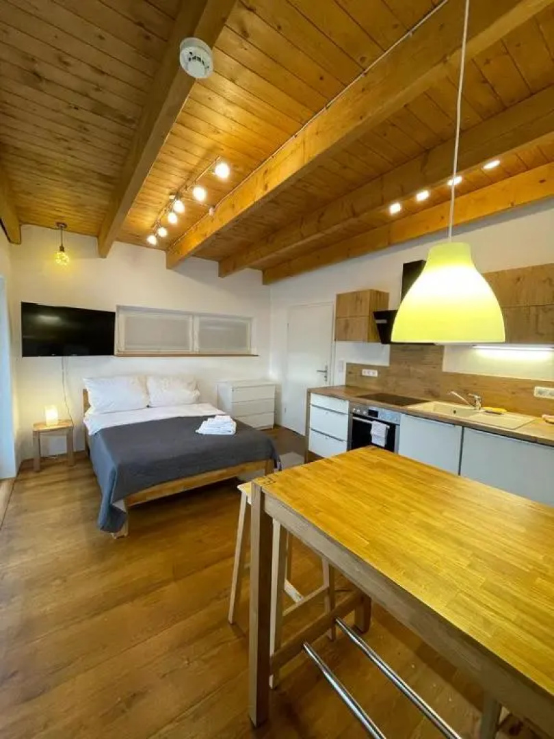 Ferienwohnung im Stadtzentrum von Bernau - Komfortable Wohnung mit 2 Zimmern, Bad, Spülmaschine, Waschmaschine, komplette Küche, WLAN, Terrasse, ruhige Lage