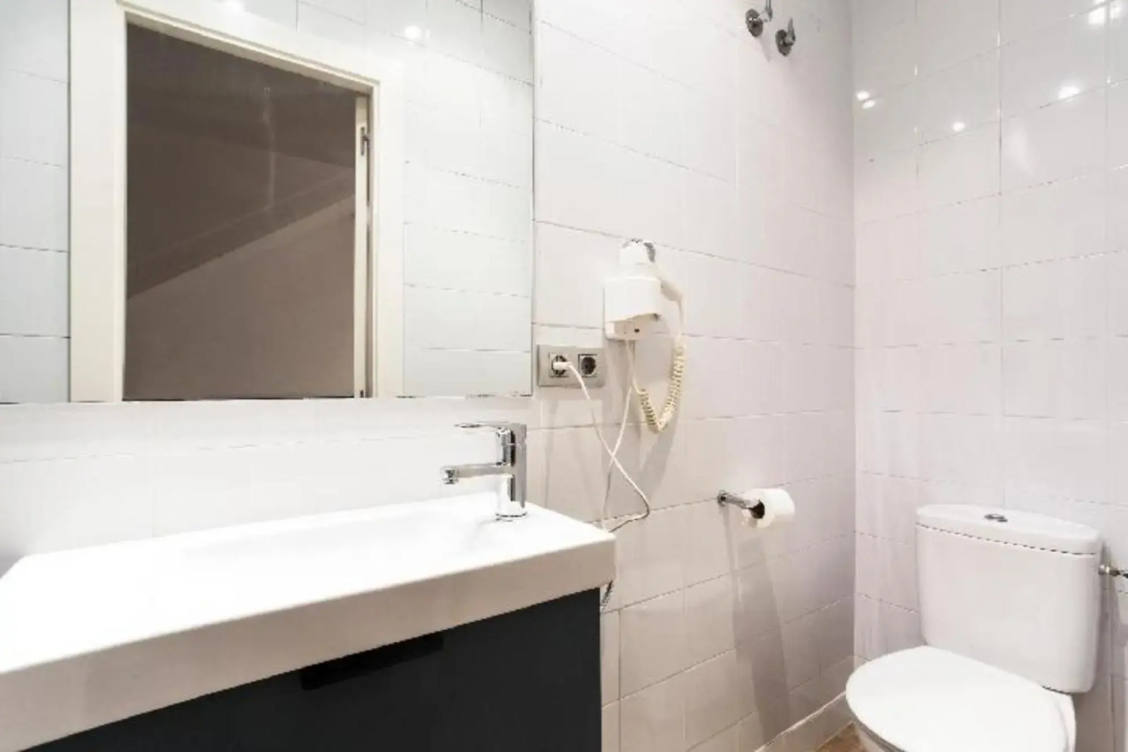 Liceu Apartments by gaiarooms