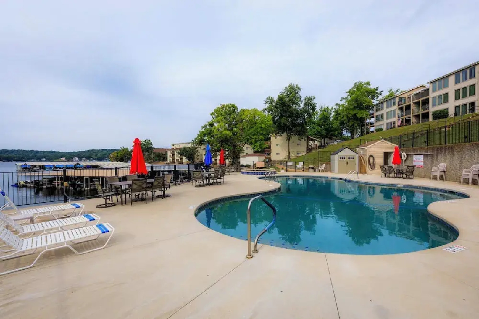 Pool Days & Water Fun Await: Lake Ozark Escape!