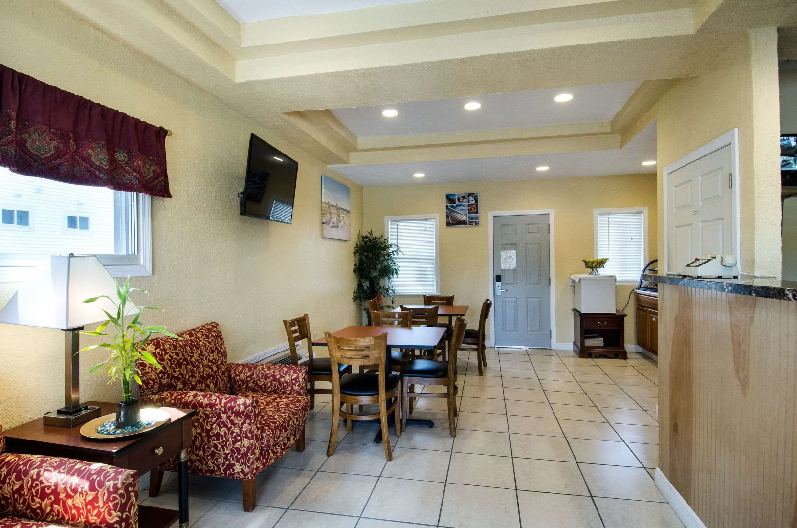 Econo Lodge by Choice - Cape Cod