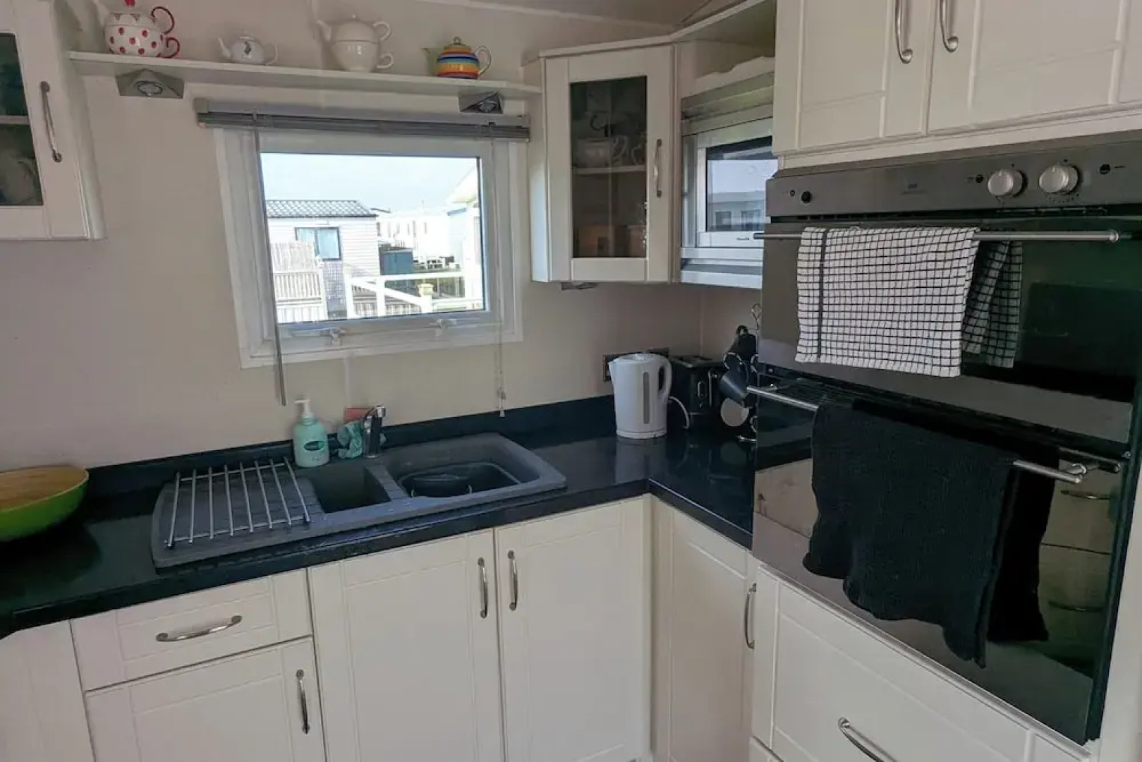 Beachcomber Cabin, Dog Friendly - Anderby Creek