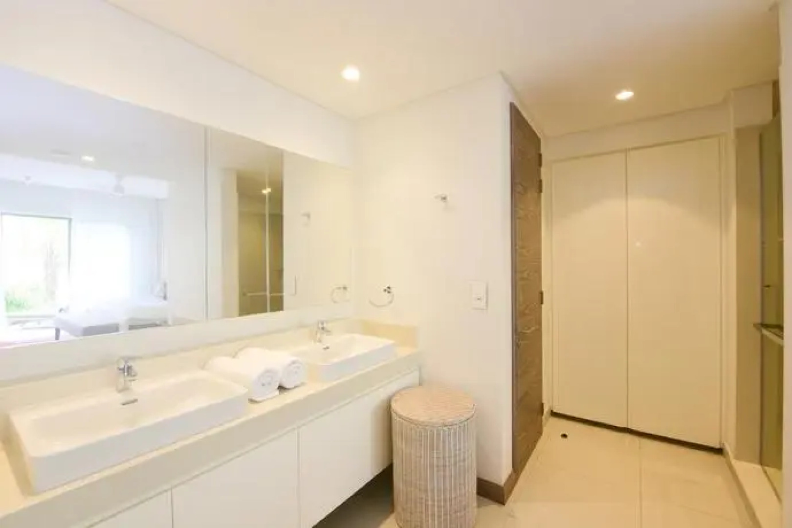 AO Luxury Residence by BARNES