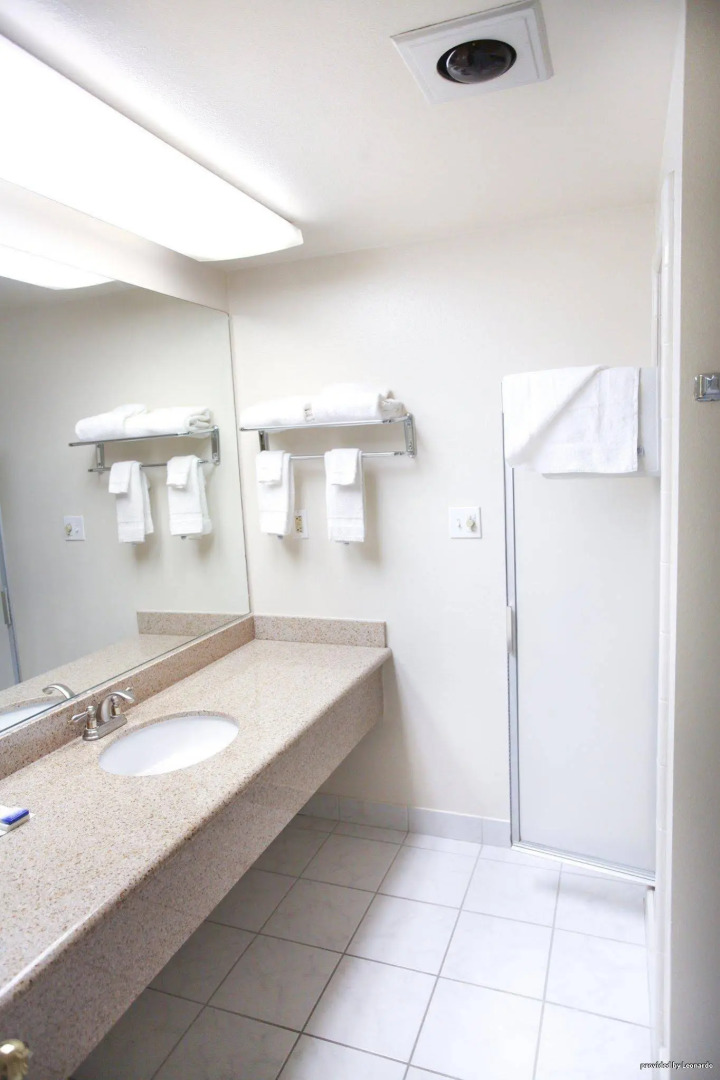 Best Western El Rey Inn Suites