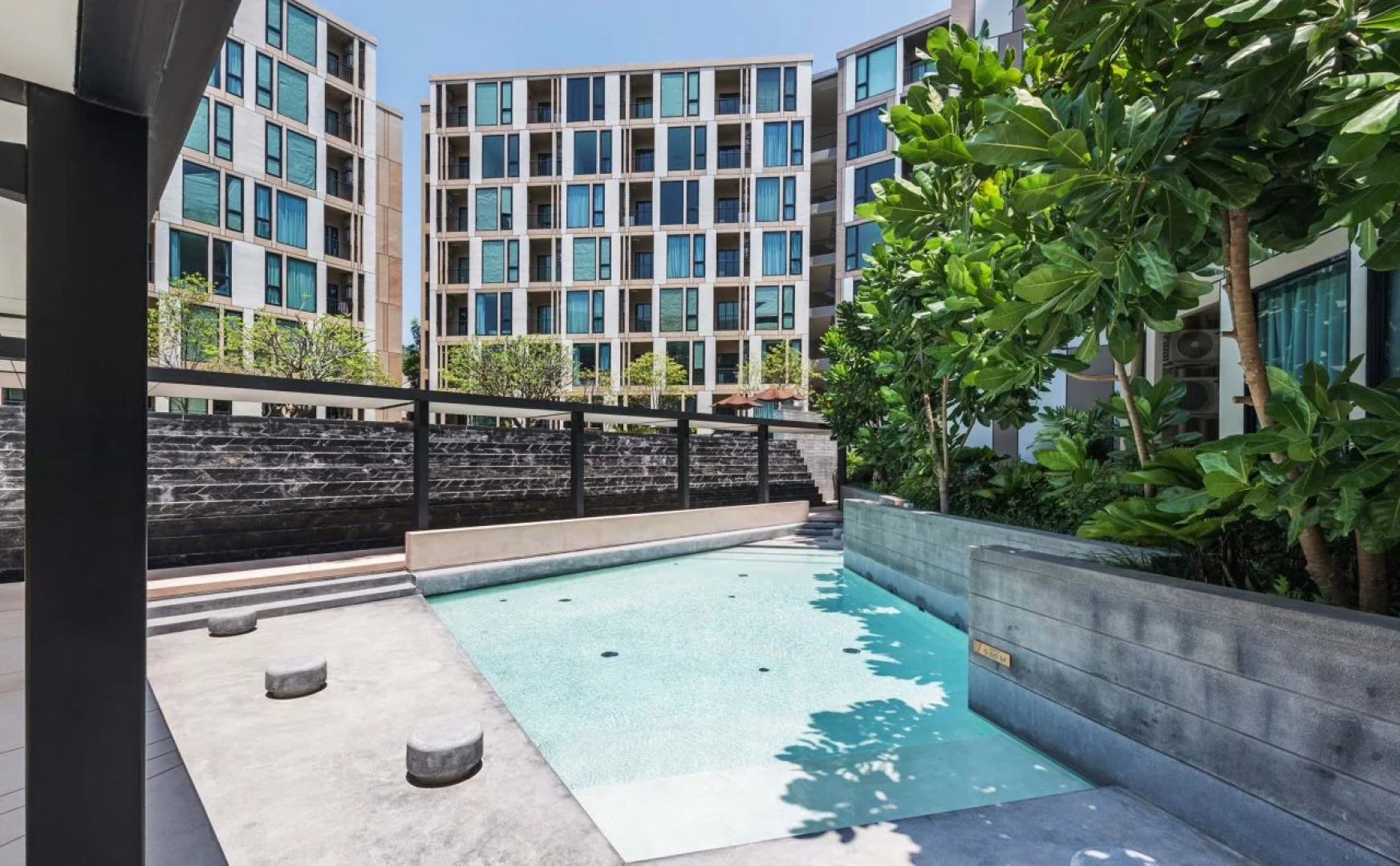 The Base Up Town Condo By Favstay