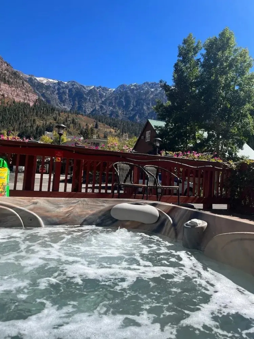 The River's Edge Motel Lodge & Resort