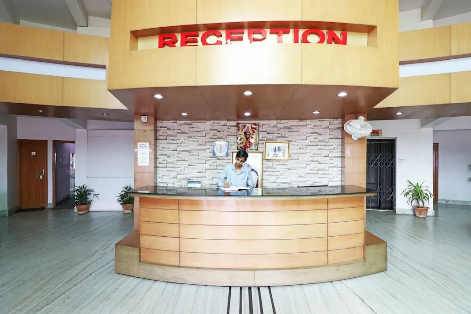 OYO 16638 Madhu Mamata Hotel & Resorts