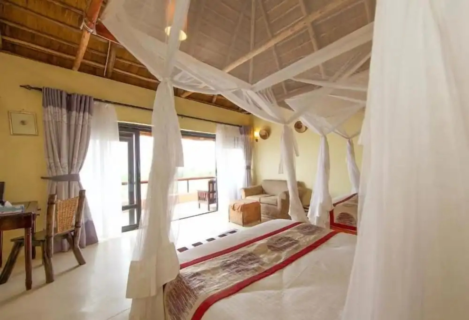 Ihamba Lakeside Safari Lodge